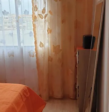 아파트 Schoene Mit Pool , Wi-fi Und Privat Garage