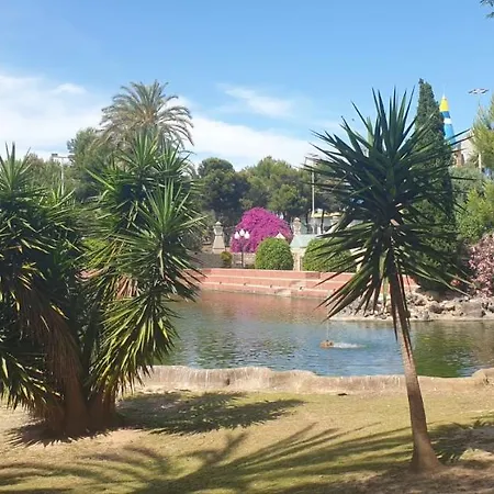 Schoene Mit Pool , Wi-fi Und Privat Garage Apartment