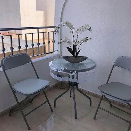 Schoene Mit Pool , Wi-fi Und Privat Garage Apartment Torrevieja