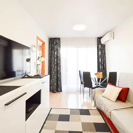 Schoene Mit Pool , Wi-fi Und Privat Garage Apartment Torrevieja