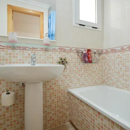 Schoene Mit Pool , Wi-fi Und Privat Garage 아파트 *