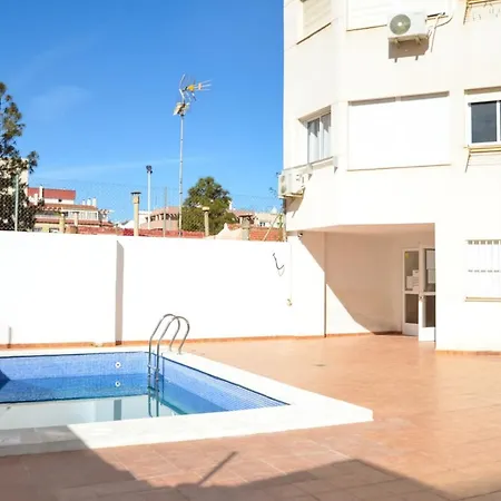 아파트 Schoene Mit Pool , Wi-fi Und Privat Garage