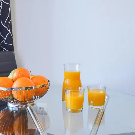 Schoene Mit Pool , Wi-fi Und Privat Garage Apartment Torrevieja