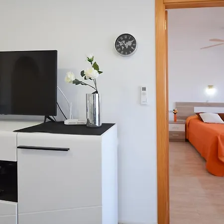 Schoene Mit Pool , Wi-fi Und Privat Garage Apartment Torrevieja